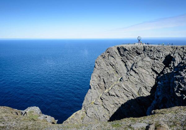 Norge 2025 Norge 2025 La Norvège est un rivage sans fin, un poème que la mer récite au vent. Ici, chaque détour révèle des paysages...